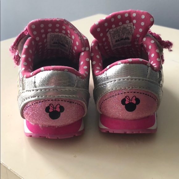 Minnie mouse light up shoes - Picture 3 of 6